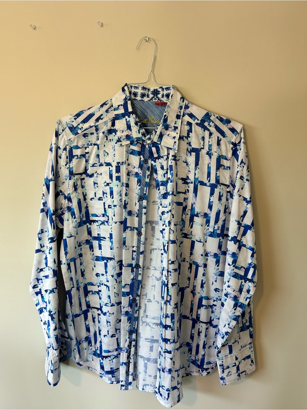 Robert Graham Blue and White Patterned Button-Up Shirt